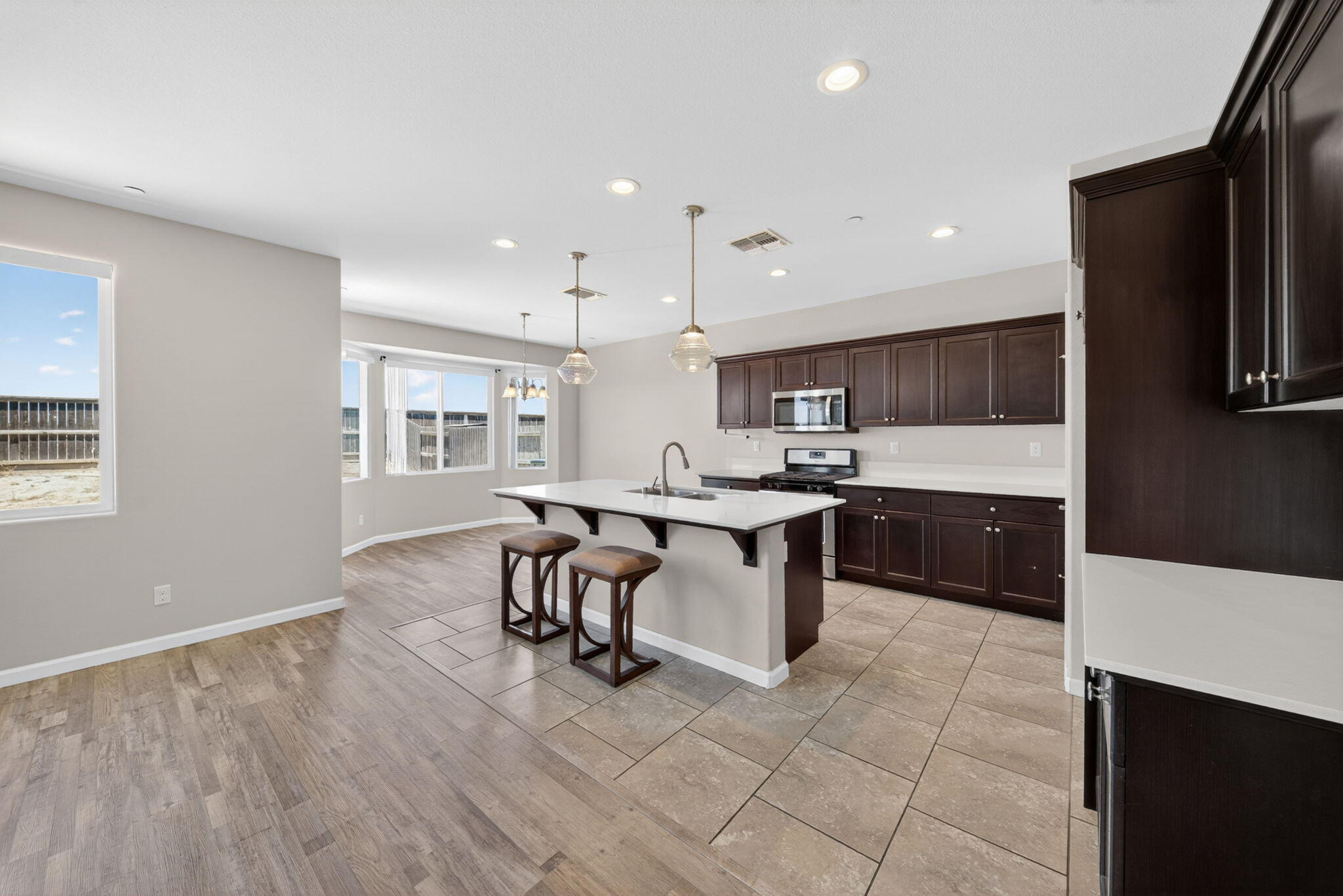 3272 Spring Sails Avenue Tulare, CA 93274 - Photo 3 of 43
