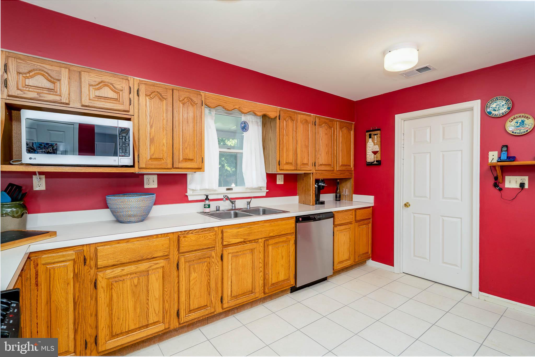 17851 Croom Road Brandywine, MD 20613 - Photo 11 of 38 Kitchen (alt view)