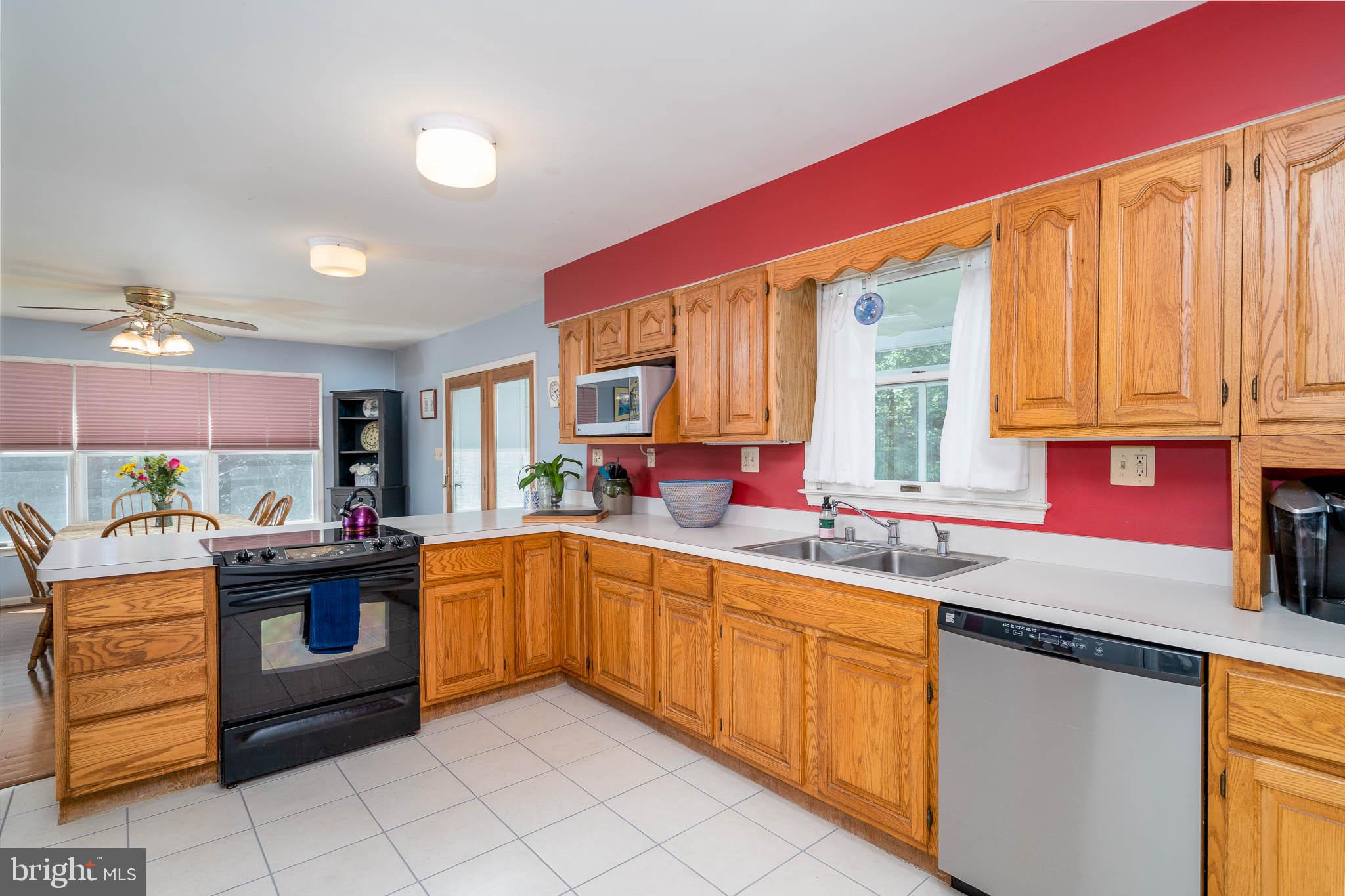 17851 Croom Road Brandywine, MD 20613 - Photo 12 of 38 Kitchen (alt view)