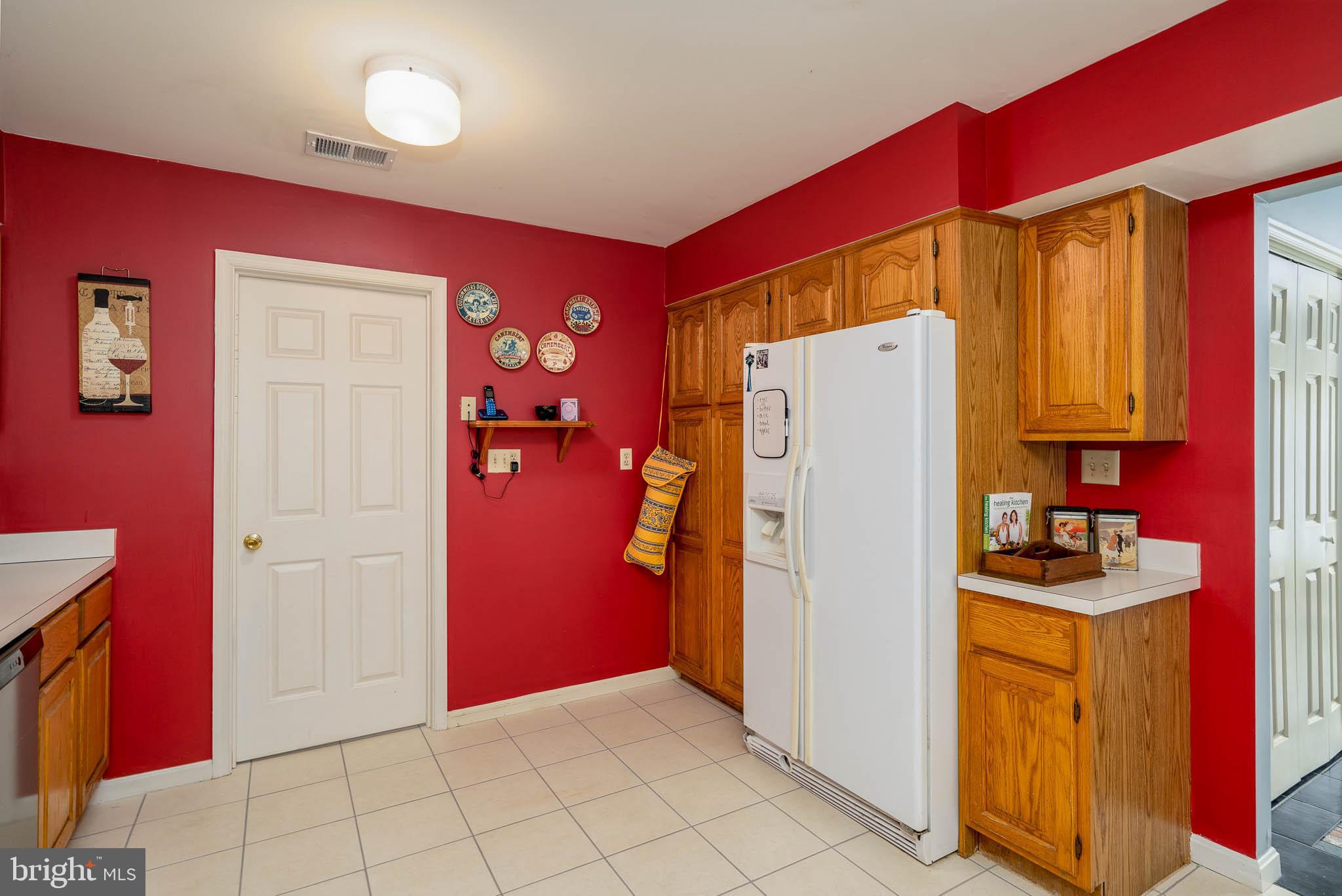17851 Croom Road Brandywine, MD 20613 - Photo 14 of 38 Kitchen (alt view)