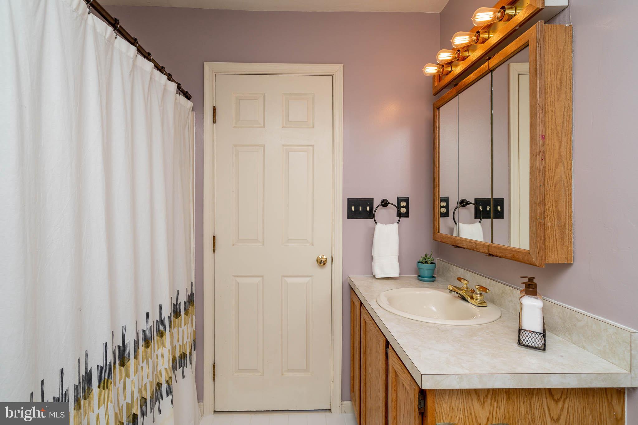 17851 Croom Road Brandywine, MD 20613 - Photo 26 of 38 Bathroom 2