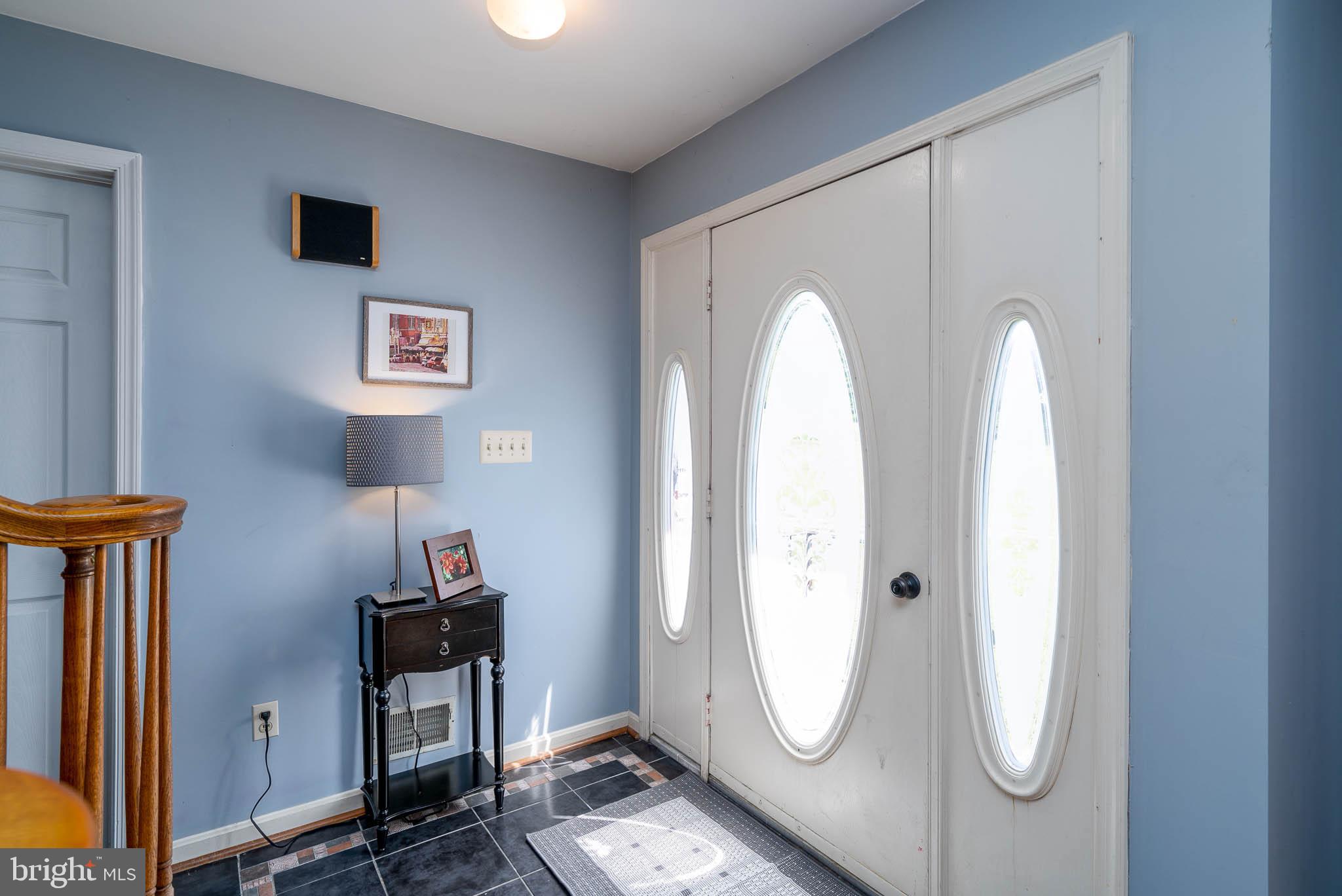17851 Croom Road Brandywine, MD 20613 - Photo 6 of 38 Foyer Entrance