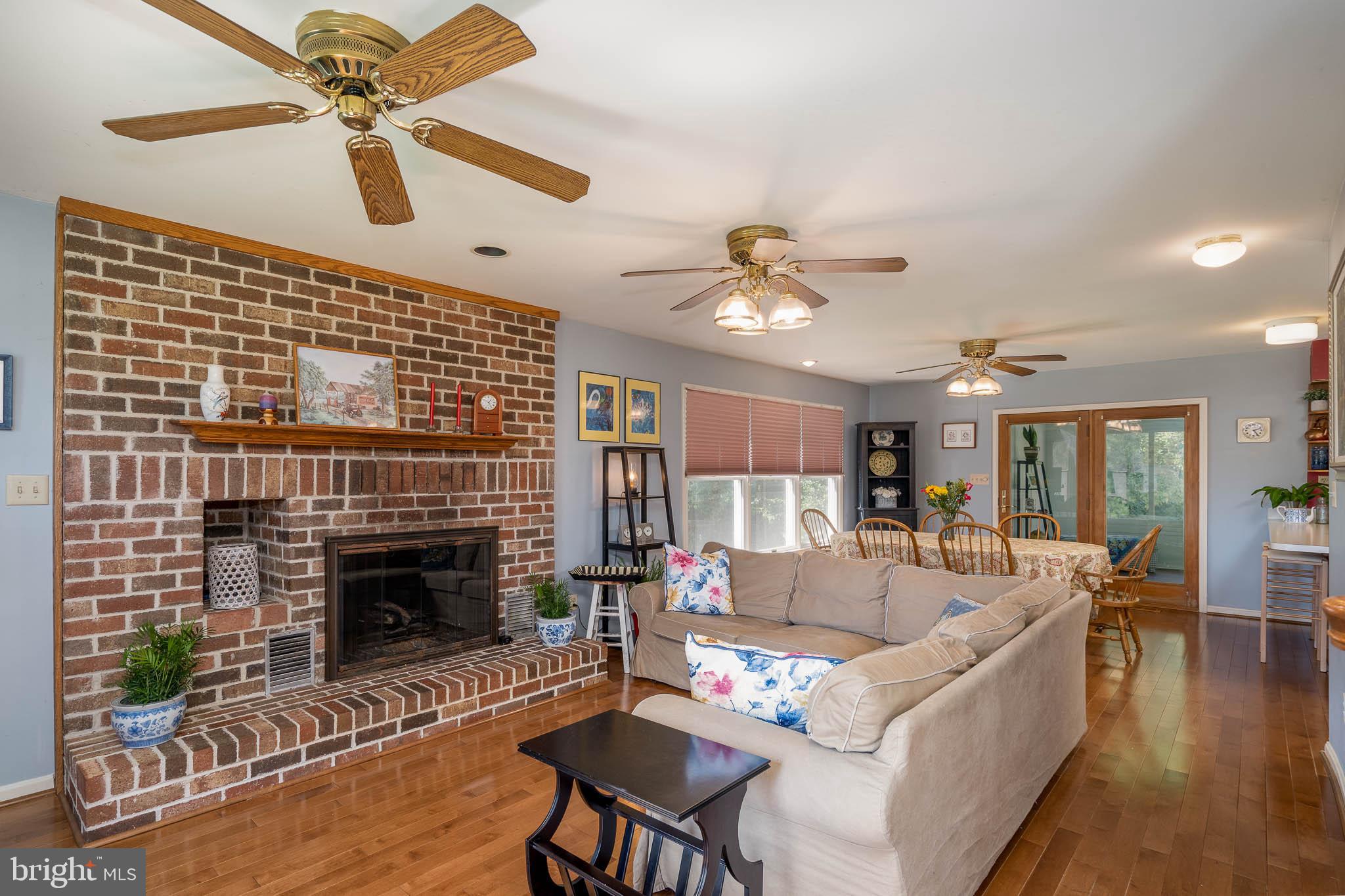 17851 Croom Road Brandywine, MD 20613 - Photo 7 of 38 Living Room