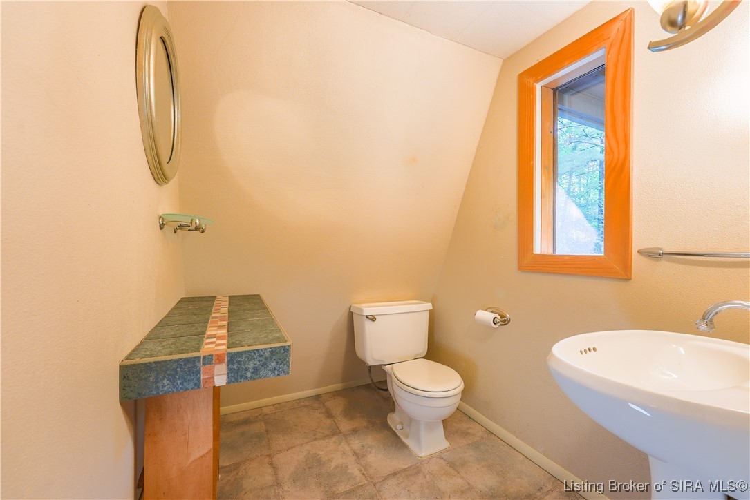 531 Spickert Knob Road New Albany, IN 47150 - Photo 11 of 39 Half bath on main floor