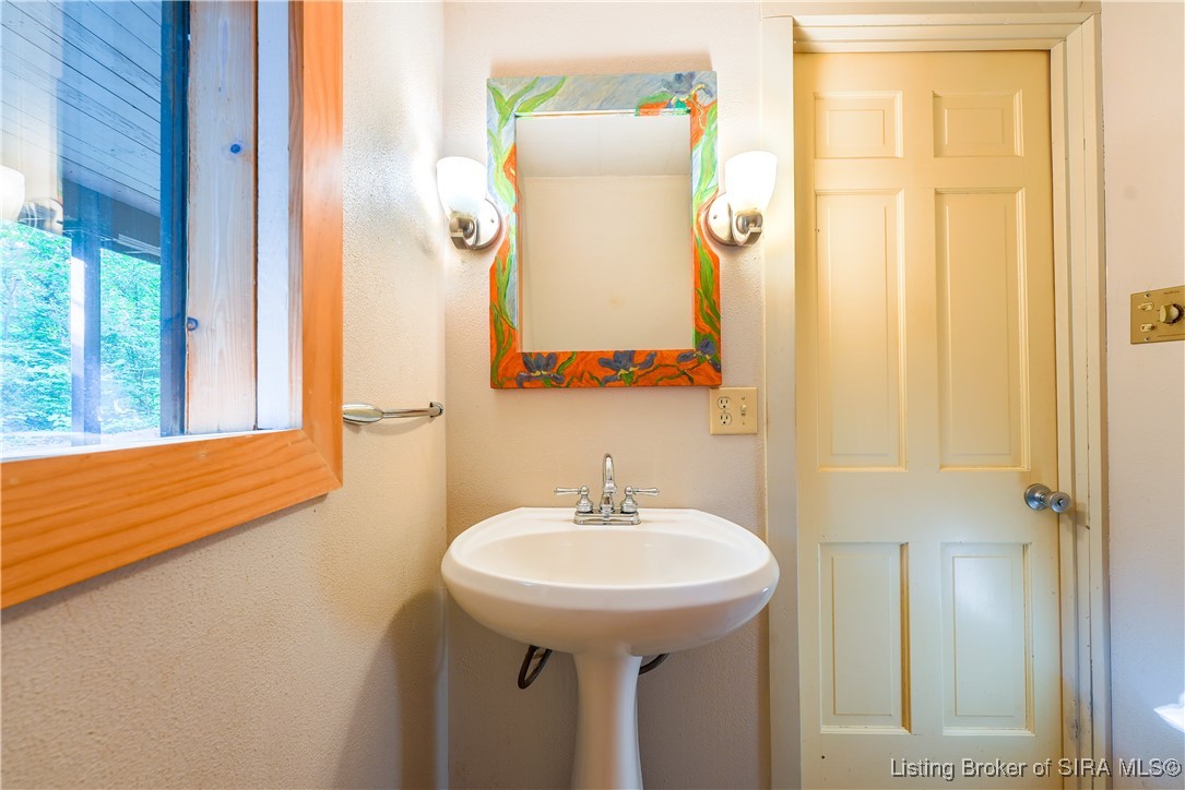 531 Spickert Knob Road New Albany, IN 47150 - Photo 12 of 39 Half bath on main floor