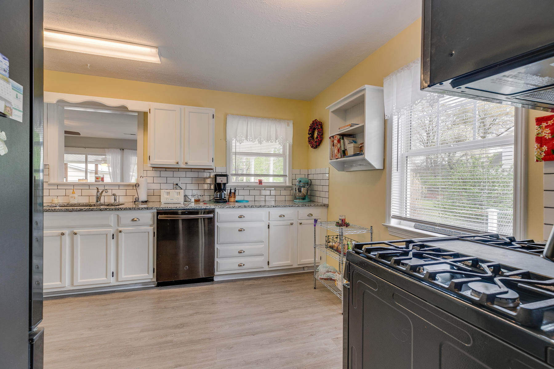 1837 Fairoaks Road Kingsport, TN 37664 - Photo 9 of 37 009