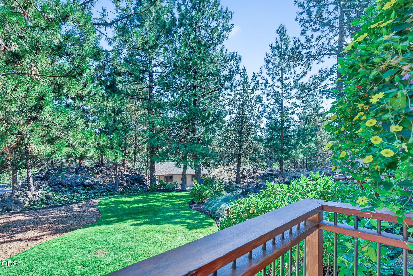 770 Northwest Broken Arrow Road Bend, OR 97703 - Photo 8 of 51 Gallery Image 8