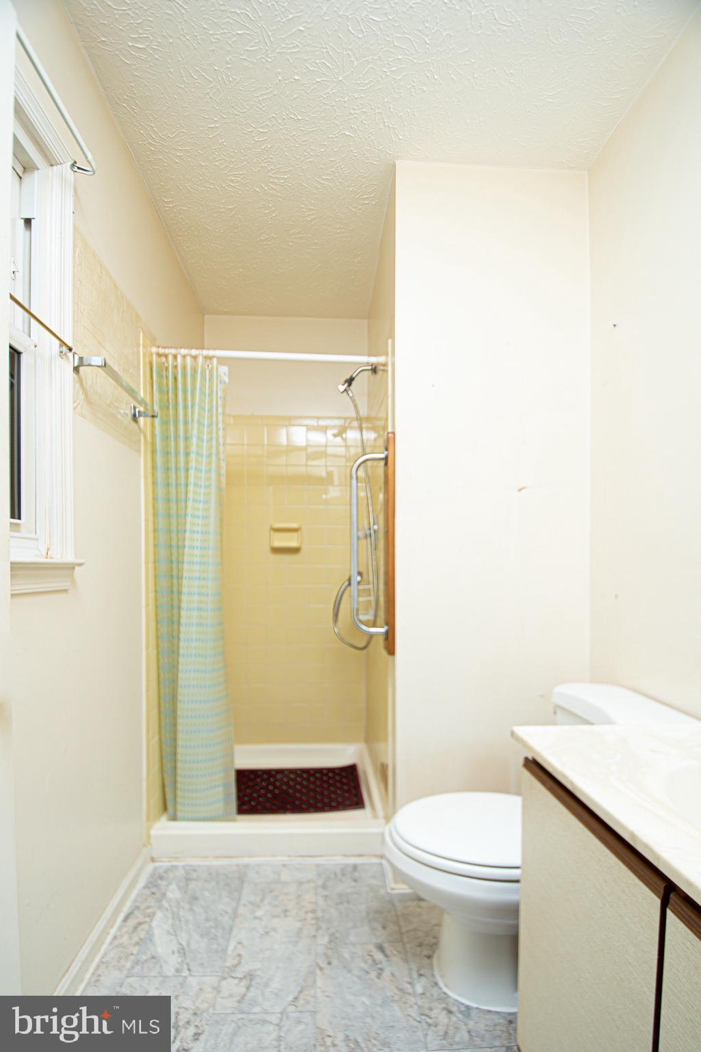 213 Raven Road Stephens City, VA 22655 - Photo 30 of 31 Primary bath