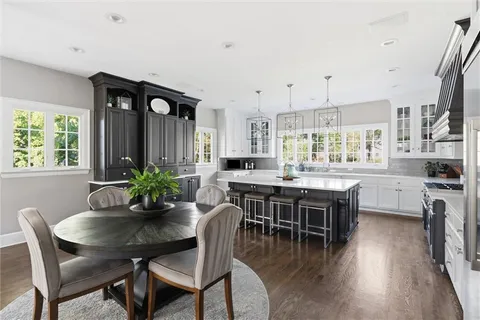 $1,895,000 | 5600 State Line Road, Mission Hills, KS 66208