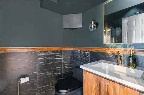 $1,895,000 | 5600 State Line Road, Mission Hills, KS 66208