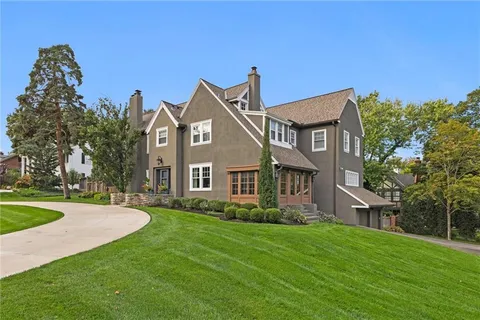 $1,895,000 | 5600 State Line Road, Mission Hills, KS 66208