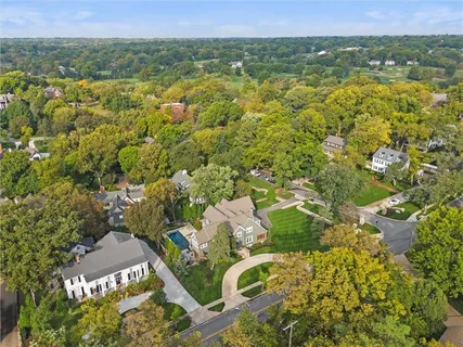 $1,895,000 | 5600 State Line Road, Mission Hills, KS 66208