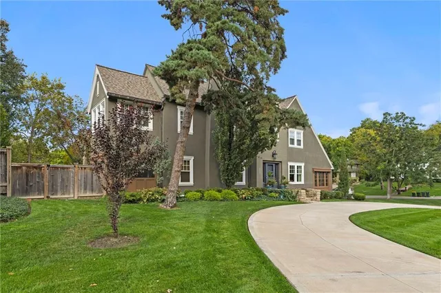 $1,895,000 | 5600 State Line Road, Mission Hills, KS 66208