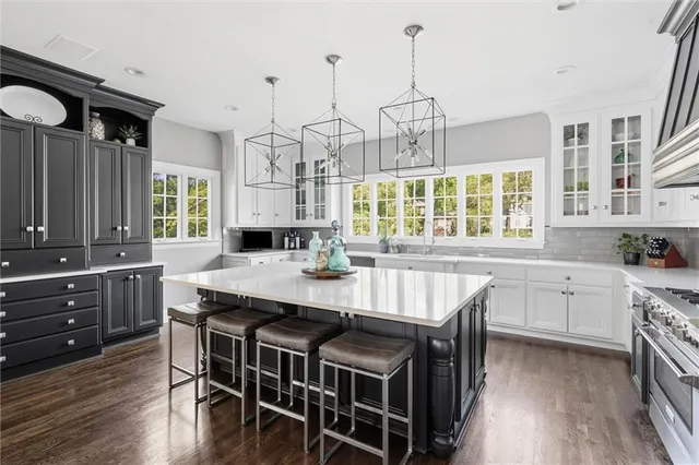 $1,895,000 | 5600 State Line Road, Mission Hills, KS 66208