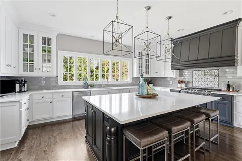 $1,895,000 | 5600 State Line Road, Mission Hills, KS 66208