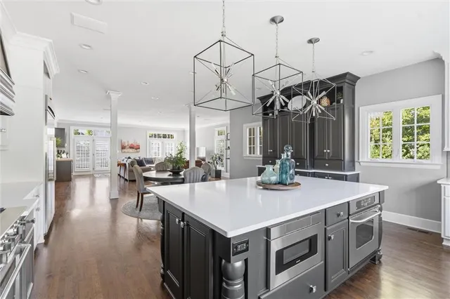 $1,895,000 | 5600 State Line Road, Mission Hills, KS 66208