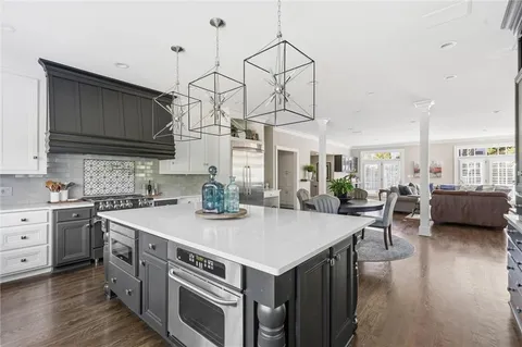 $1,895,000 | 5600 State Line Road, Mission Hills, KS 66208