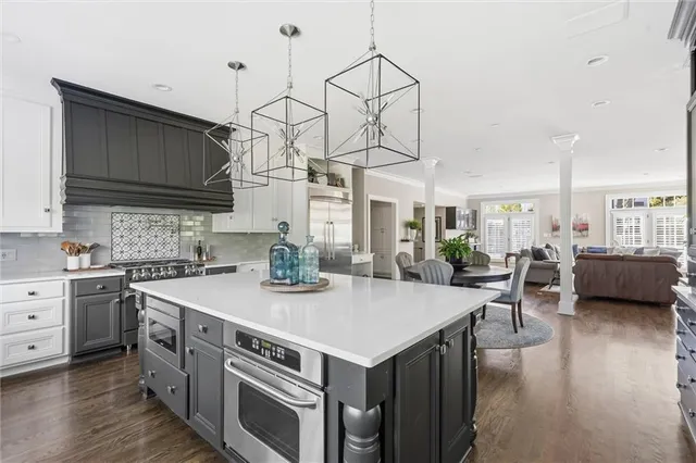 $1,895,000 | 5600 State Line Road, Mission Hills, KS 66208