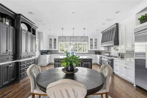 $1,895,000 | 5600 State Line Road, Mission Hills, KS 66208