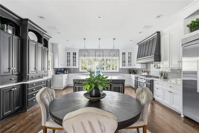 $1,895,000 | 5600 State Line Road, Mission Hills, KS 66208