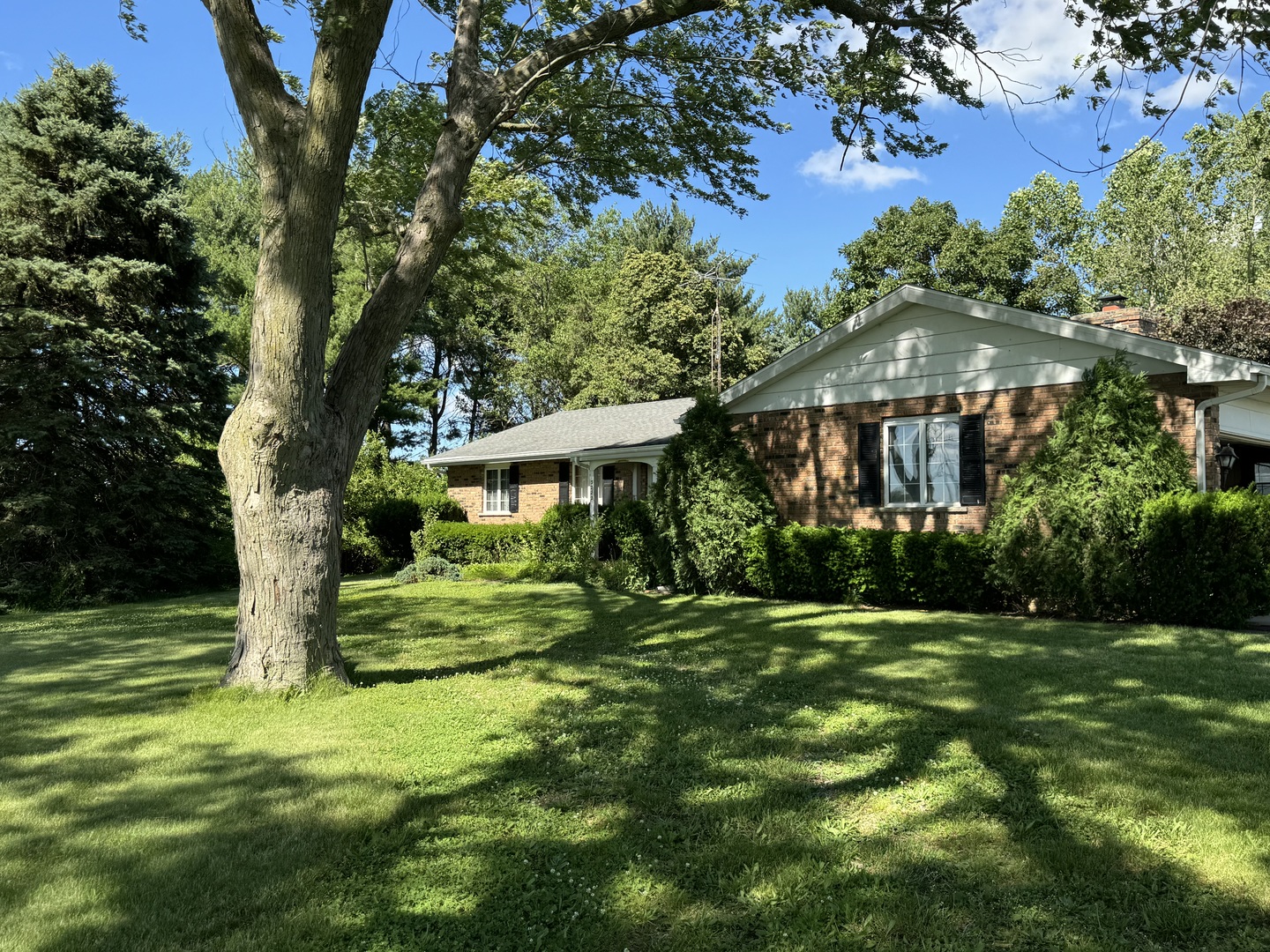 3222 250 East Road Herscher, IL 60941 - Photo 2 of 31 a view of a house with a yard