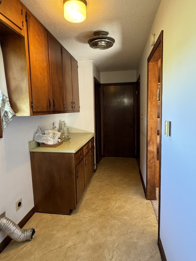 3222 250 East Road Herscher, IL 60941 - Photo 21 of 31 a bathroom with a tub sink and mirror