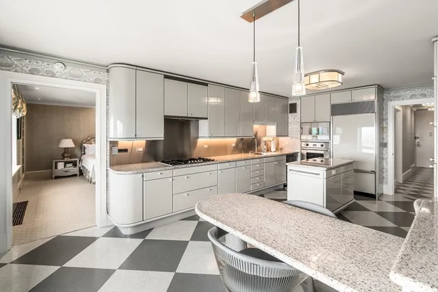 $3,080,000 | 85 East India Row, Unit 33B/C, Boston, MA 02110