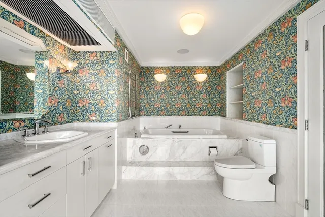 $3,080,000 | 85 East India Row, Unit 33B/C, Boston, MA 02110