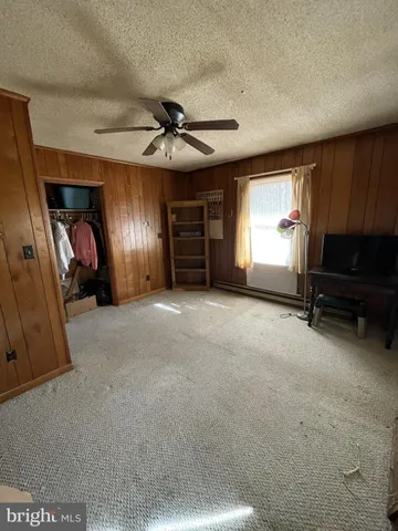 a view of a livingroom with furniture and a ceiling fan