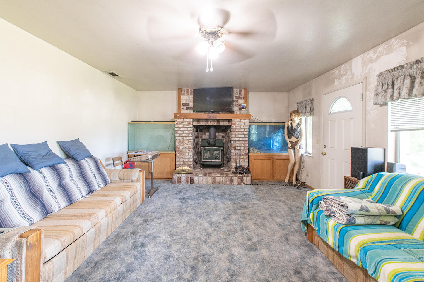 7354 Pacheco School Road Redding, CA 96002 - Photo 6 of 27 Livingroom
