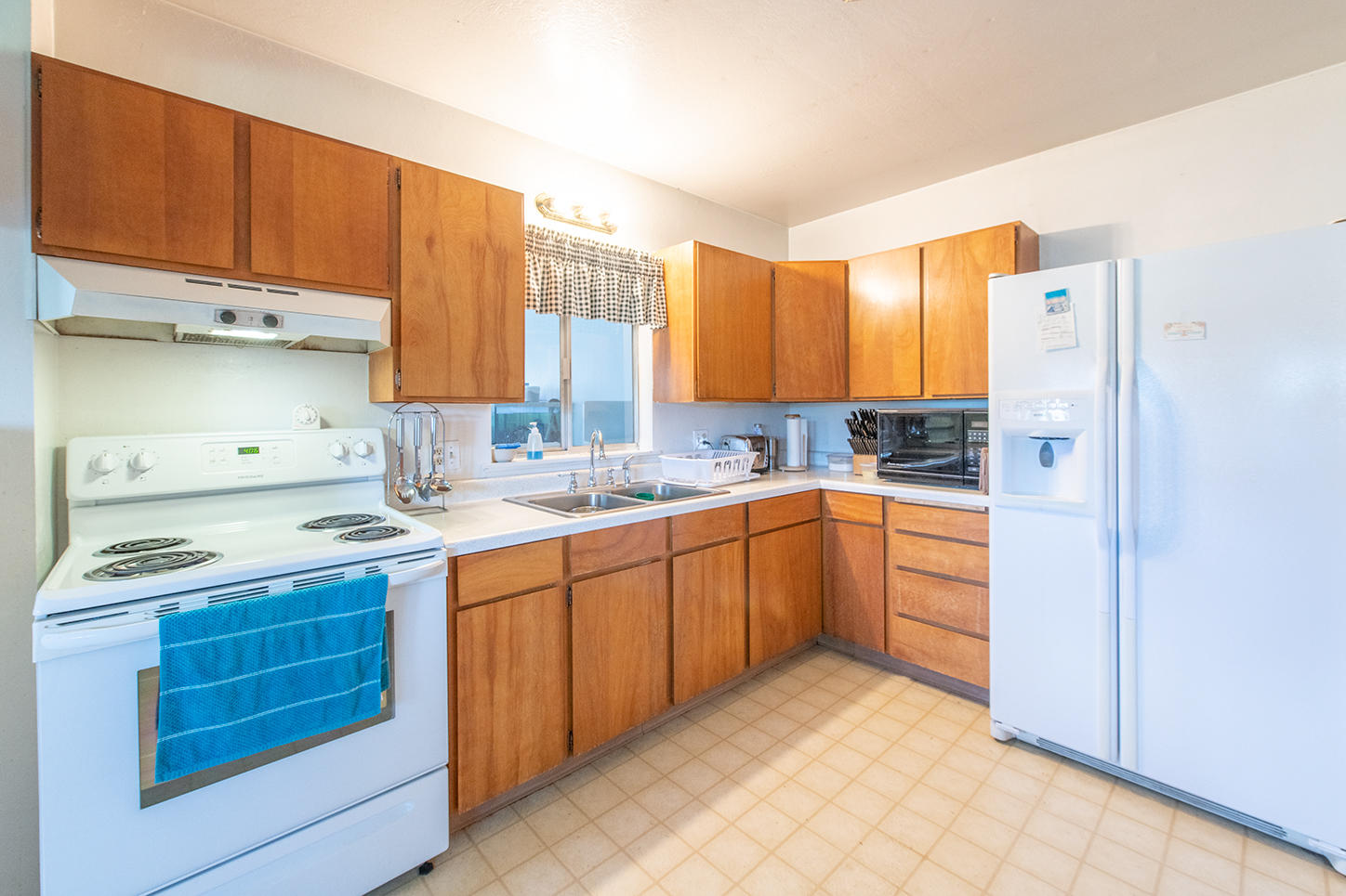 7354 Pacheco School Road Redding, CA 96002 - Photo 8 of 27 Kitchen1