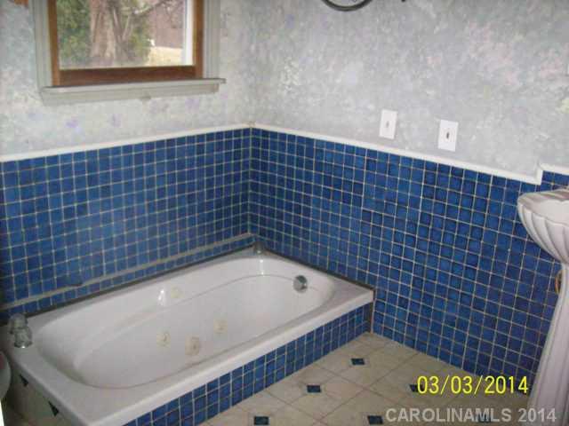 273 Frances Circle Fort Mill, SC 29708 - Photo 9 of 11 a bathroom with a bathtub