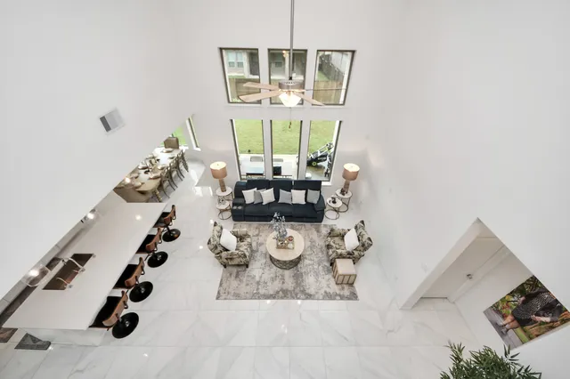 a view of a house with backyard and garden