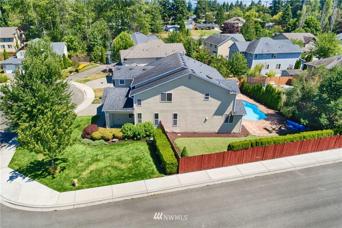 6201 Northeast 5th Circle Renton, WA 98059 - Photo 4 of 25