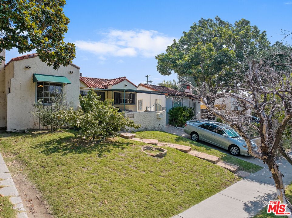 3799 Valleybrink Road Los Angeles, CA 90039 - Photo 3 of 37 Gallery Image 3