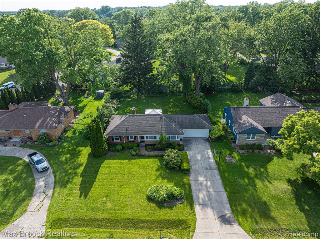 2276 Lancaster Road Bloomfield Hills, MI 48302 - Photo 2 of 21 Gallery Image 2