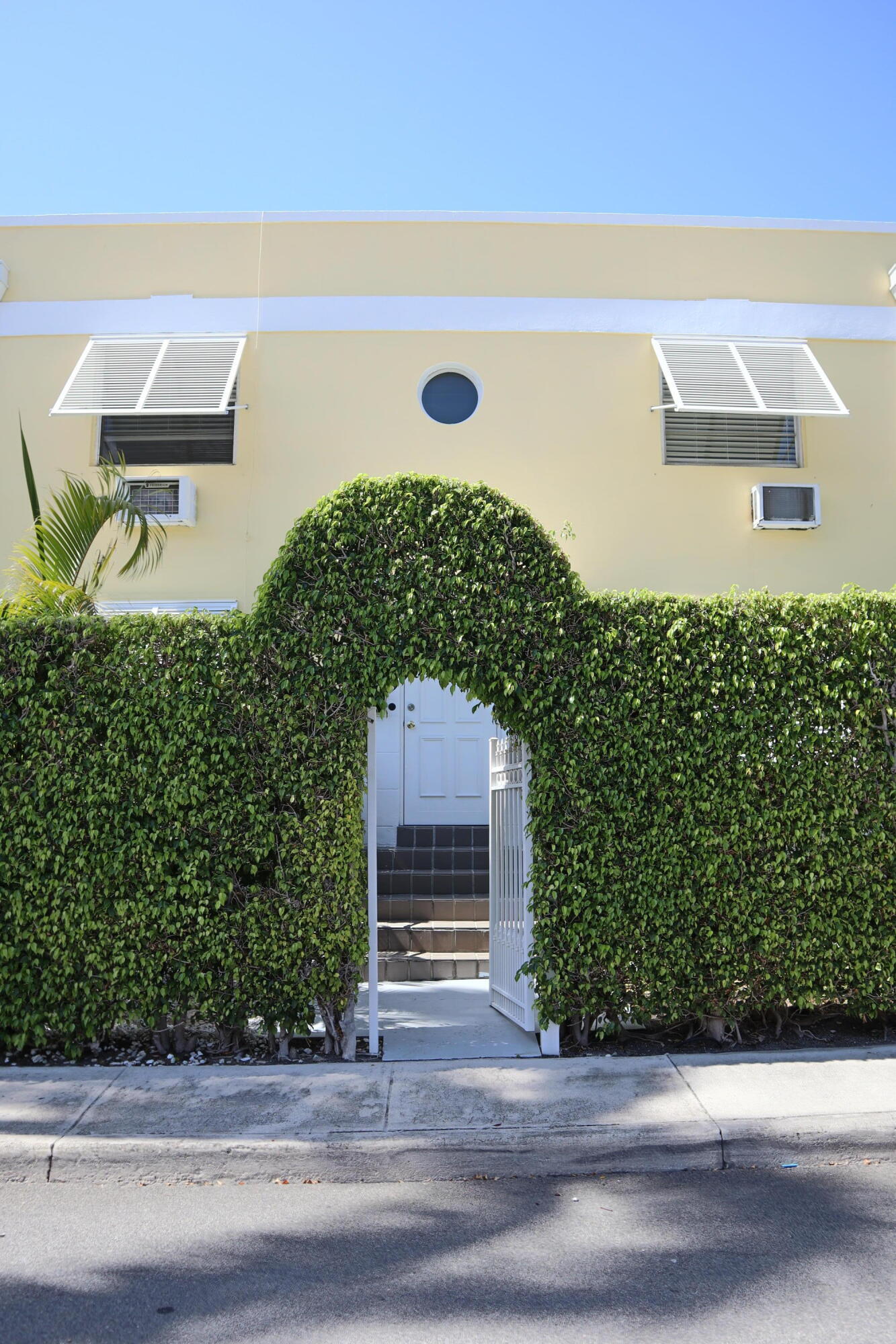 172 North County Road, Unit 5 Palm Beach, FL 33480 - Photo 9 of 26 Entrance