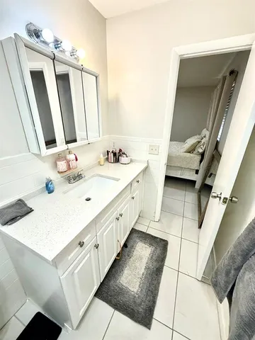 $2,000 | 3880 Woodside Drive, Coral Springs, FL 33065