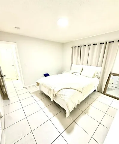 $2,000 | 3880 Woodside Drive, Coral Springs, FL 33065