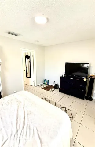 $2,000 | 3880 Woodside Drive, Coral Springs, FL 33065