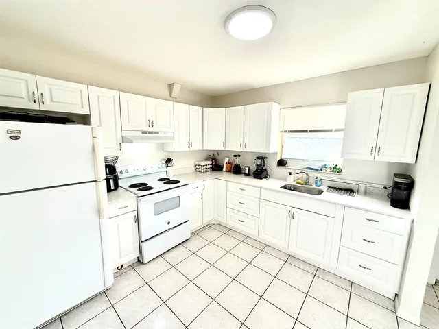 $2,000 | 3880 Woodside Drive, Coral Springs, FL 33065