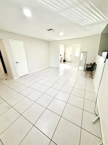 $2,000 | 3880 Woodside Drive, Coral Springs, FL 33065