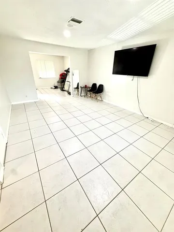 $2,000 | 3880 Woodside Drive, Coral Springs, FL 33065