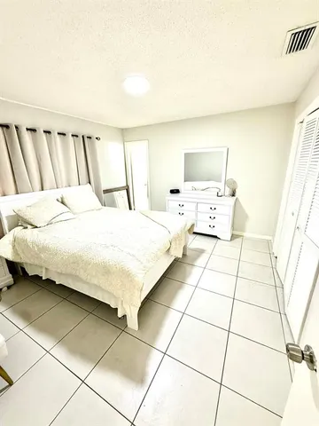 $2,000 | 3880 Woodside Drive, Coral Springs, FL 33065