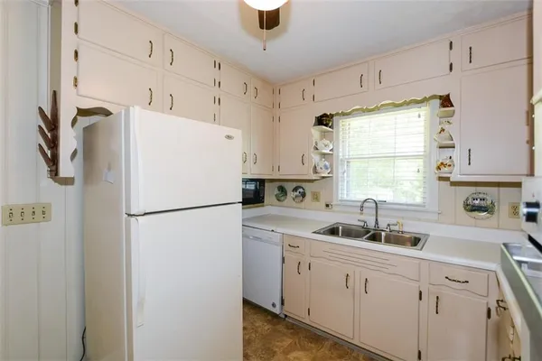 $389,900 | 920 Chesterfield Drive, Marietta, GA 30066