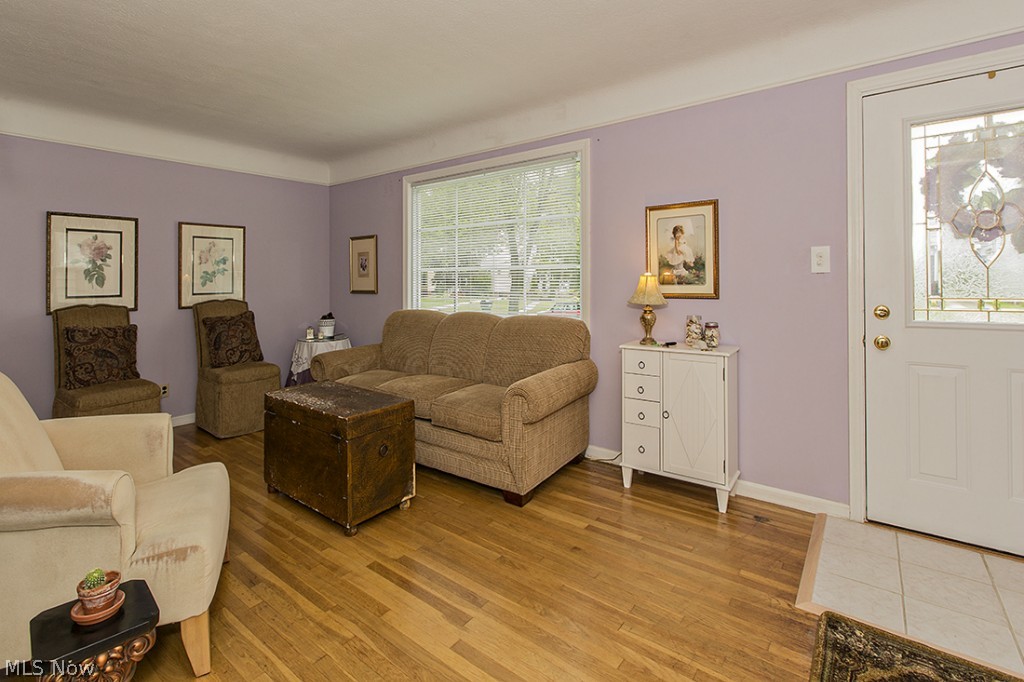 1118 Winston Road Cleveland, OH 44121 - Photo 7 of 25