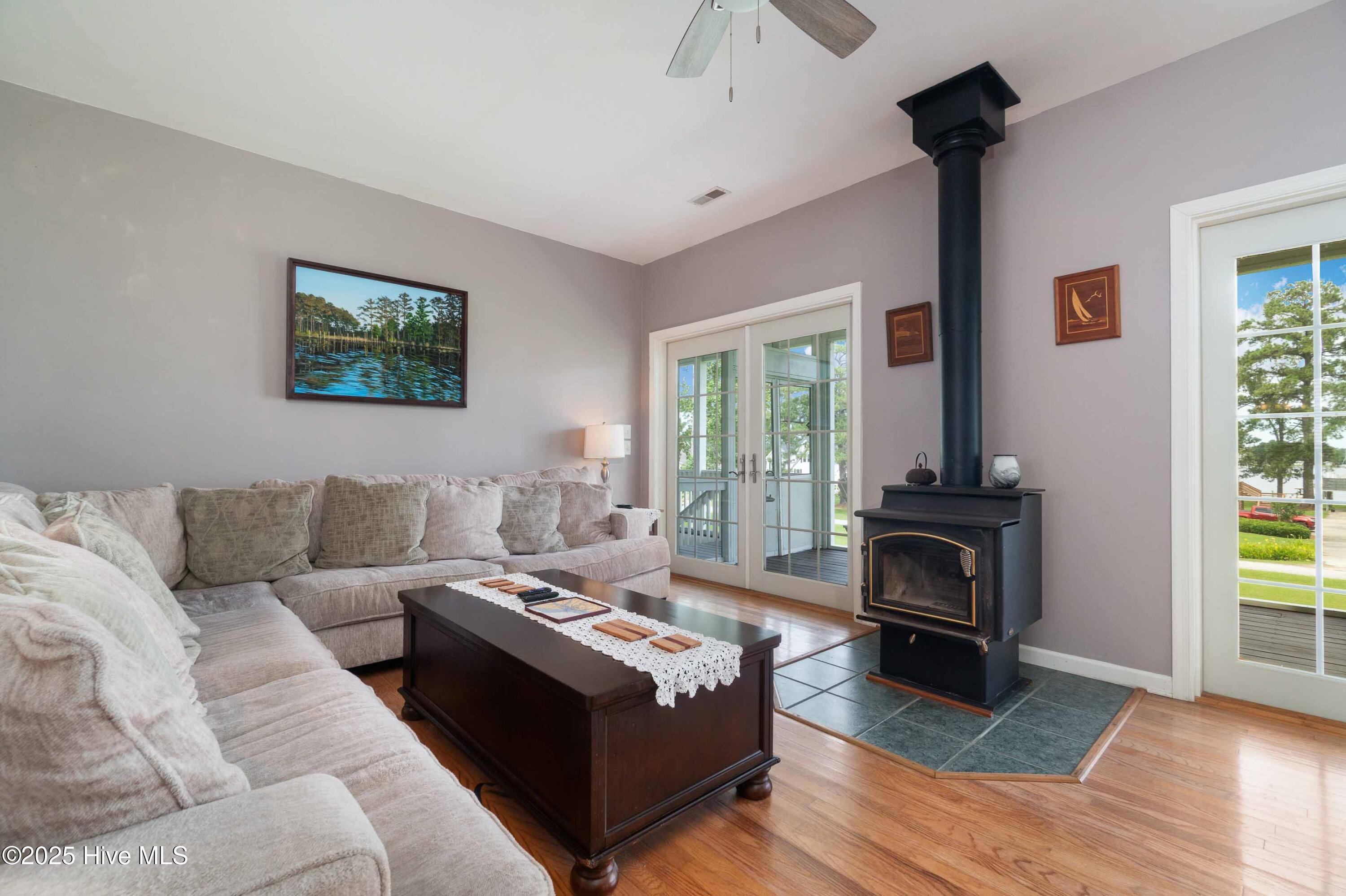 538 Mills Road Oriental, NC 28571 - Photo 7 of 36 007_Living
