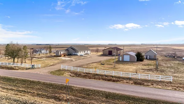 $475,000 | 31214 454th Avenue, Vermillion, SD 57069