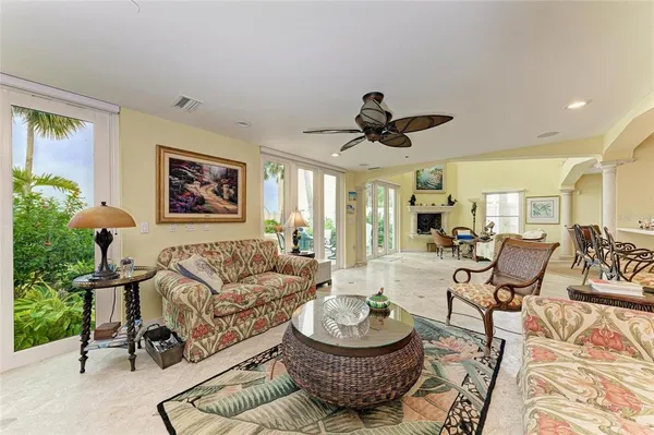 $10,900,000 | 4473 Gulf Of Mexico Drive, Unit 4473, Longboat Key, FL 34228