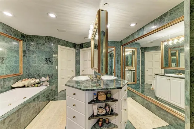 $10,900,000 | 4473 Gulf Of Mexico Drive, Unit 4473, Longboat Key, FL 34228